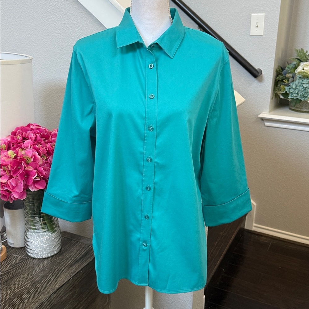 Chico’s NO IRON™ Stretch-Sateen Shirt in Seaspray - Picture 5 of 13